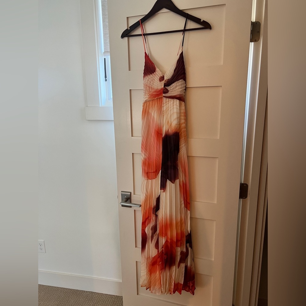 Express Dress - Picture 6 of 9